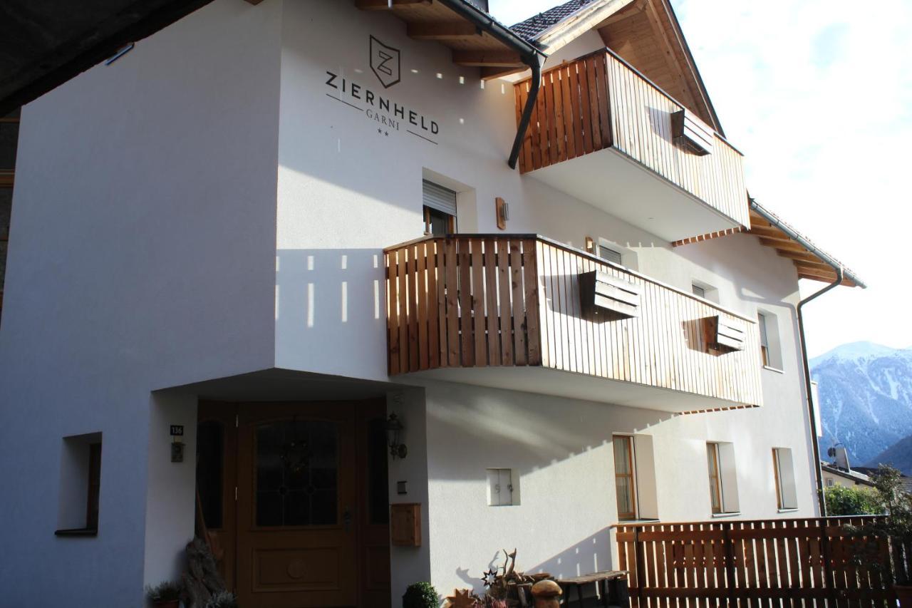 Garni Ziernheld Bed and Breakfast Malles Venosta Exterior foto